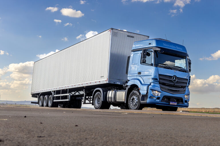 Mercedes-Benz relança o novo Axor no Brasil