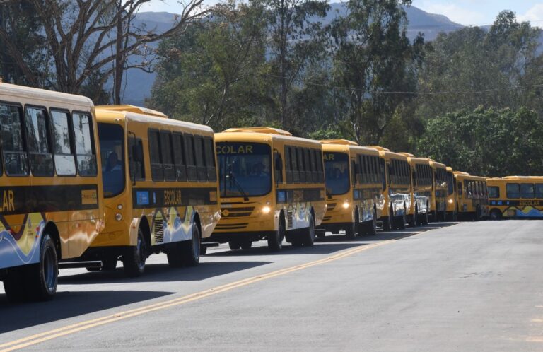 Iveco entrega 32 ônibus escolares em Brumadinho