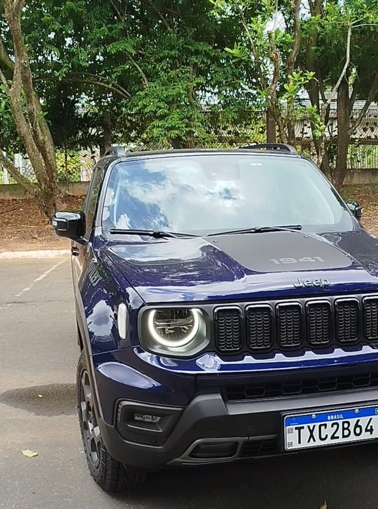 Jeep Willys tem tração 4X4 e apetrechos offroad